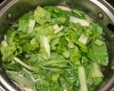 Hình bước làm 2 của món Canh cải nấm bào ngư
