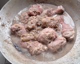 Foto langkah ke 2 dari resep Ayam Goreng Kecombrang.