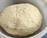 Foto del paso 2 de la receta: Pancitos saborizados de cebolla, aceitunas y ajos