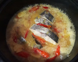 Foto langkah ke 3 dari resep Asem asem tenggiri kuah kuning.