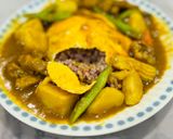 有四季豆和洋蔥的豬肉咖哩蛋包飯的食譜步驟3照片
