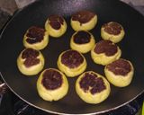 Foto langkah ke 6 dari resep Bakpia Coklat Teflon simpel dan ekonomis.