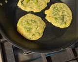 Foto del paso 4 de la receta: Bocadillos de brócoli con queso