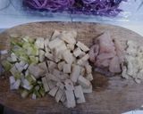 Foto langkah ke 3 dari resep Mie goreng Buah Naga Ayam Scalop.