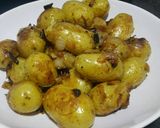 A picture of step 3 of Blue cheese sirloin with roast potatoes and caramalised onions.