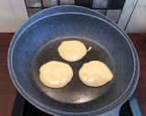 A picture of step 6 of Banana Flapjacks with Macadamia Flour.