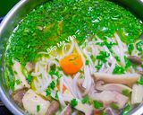 Hình bước làm 4 của món Bánh canh sườn heo cà rốt và nấm đùi gà