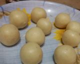 A picture of step 3 of Soji ke jamun.