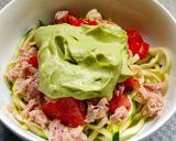 Foto del paso 3 de la receta Spaguettis de calabacín con tomate y crema de aguacate