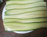 Foto del paso 5 de la receta: Canelones fríos de pepino rellenos de verduras y langostinos
