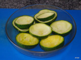 Zapallitos rellenos de gulas y jamón