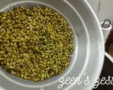 A picture of step 1 of Sabut Hari Moong Daal.