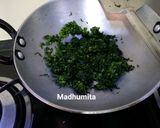 A picture of step 2 of Methi Matar Malai.