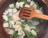 Foto del paso 3 de la receta: Calamar al curry con judías verdes