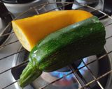 Foto del paso 1 de la receta: Dip ó untable de pimiento y calabacines tatemados🥙🧆🌯
