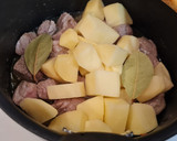 Foto del paso 6 de la receta: Patatas guisadas con carne y tomate