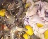 Foto langkah ke 1 dari resep Cumi Udang Saus Padang.