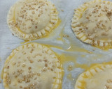 Foto del paso 3 de la receta: Sombreritos de hojaldre rellenos 🥟