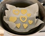 Foto del passaggio 2 della ricetta Biscotti di pasta frolla cuori innamorati