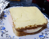 Foto del paso 5 de la receta: Sándwich mixto con mantequilla hecho en sartén!!😋🍴