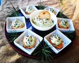 Foto del paso 3 de la receta: Canapés con paté de aguacate, queso 0% y frutos secos