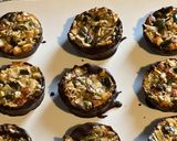 Foto del paso 4 de la receta: Galletas de almendras, coco y semillas con base de chocolate