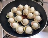 A picture of step 5 of Easter Gyoza Dumplings.
