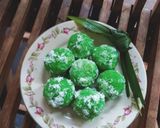 Foto langkah ke 5 dari resep Bola-bola ubi pandan.