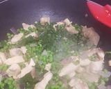 Foto del paso 2 de la receta Pollo y guisantes con aires de trufa