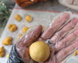 Foto langkah ke 5 dari resep 🇮🇩Donat labu mini merah putih 🇮🇩.