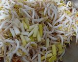 Foto langkah ke 3 dari resep Tumis Tauge, Tahu, dan Wortel.