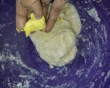 A picture of step 2 of Pateera and potato sauce😍.