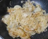 Foto del paso 3 de la receta: Tortilla de patatas con cebolla caramelizada