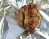 Foto del paso 5 de la receta: Cuarto de pollo deshuesado asado al carbón, relleno de beicon, pimiento y champiñones