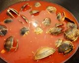 Foto del paso 4 de la receta: Almejas a la marinera 🐚🥘