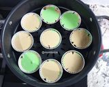 Foto langkah ke 5 dari resep Bolu Kukus Pandan Coklat.