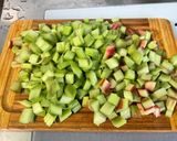 Une image de l'étape 2 de Gâteau fondant à la rhubarbe et sucre de figues.