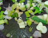 Foto langkah ke 2 dari resep Tauge Terasi Pedas.