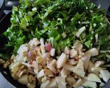 Foto del paso 1 de la receta: Acelgas con papa en salsa de tomate frito y queso