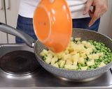 Foto del paso 3 de la receta: Crema de guisantes o hummus verde con crutones crujientes