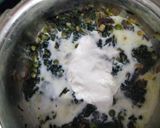 A picture of step 2 of Matar palak.