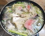 Foto langkah ke 2 dari resep Sup Asam Segar Ikan Gabus.