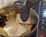 Foto del paso 1 de la receta: Cazuela de merluza y langostinos con su caldo