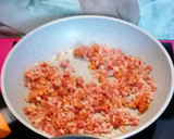 Foto del paso 2 de la receta: Hélices con chorizo y jamón (pasta)