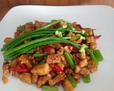 Foto langkah ke 5 dari resep Tempe Tumis Bunga Bawang/prei.