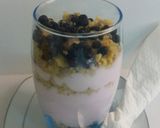 A picture of step 1 of Forest berry yoghurt parfait.