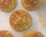Foto langkah ke 5 dari resep Korean Cream Cheese Garlic Bread.