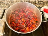 Pastel con frutos rojos y almendras (Cake with red fruits and almonds)