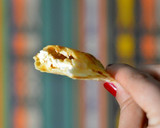 Foto del paso 2 de la receta: Cómo hacer unas deliciosas empanadillas caseras de carne picada y de queso al horno