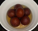गुलाब ज़ामुन (Gujab Jamun recipe in Hindi) रेसिपी चरण 6 फोटो